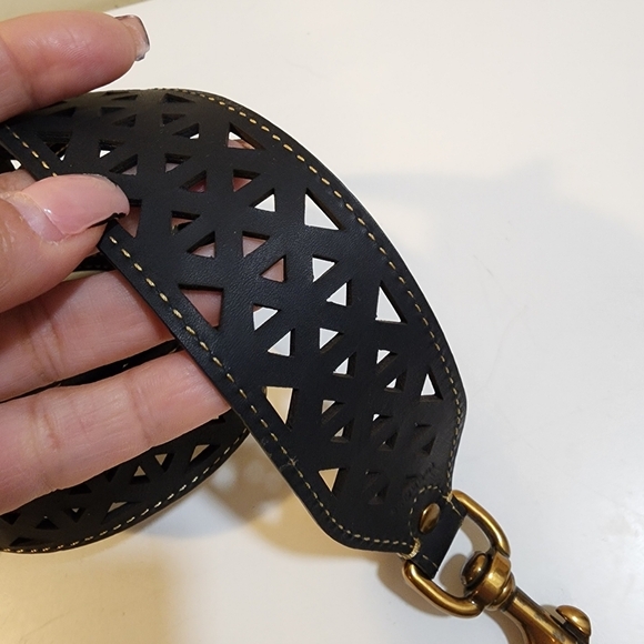 Black Removable Strap Bag - Picture 5 of 11